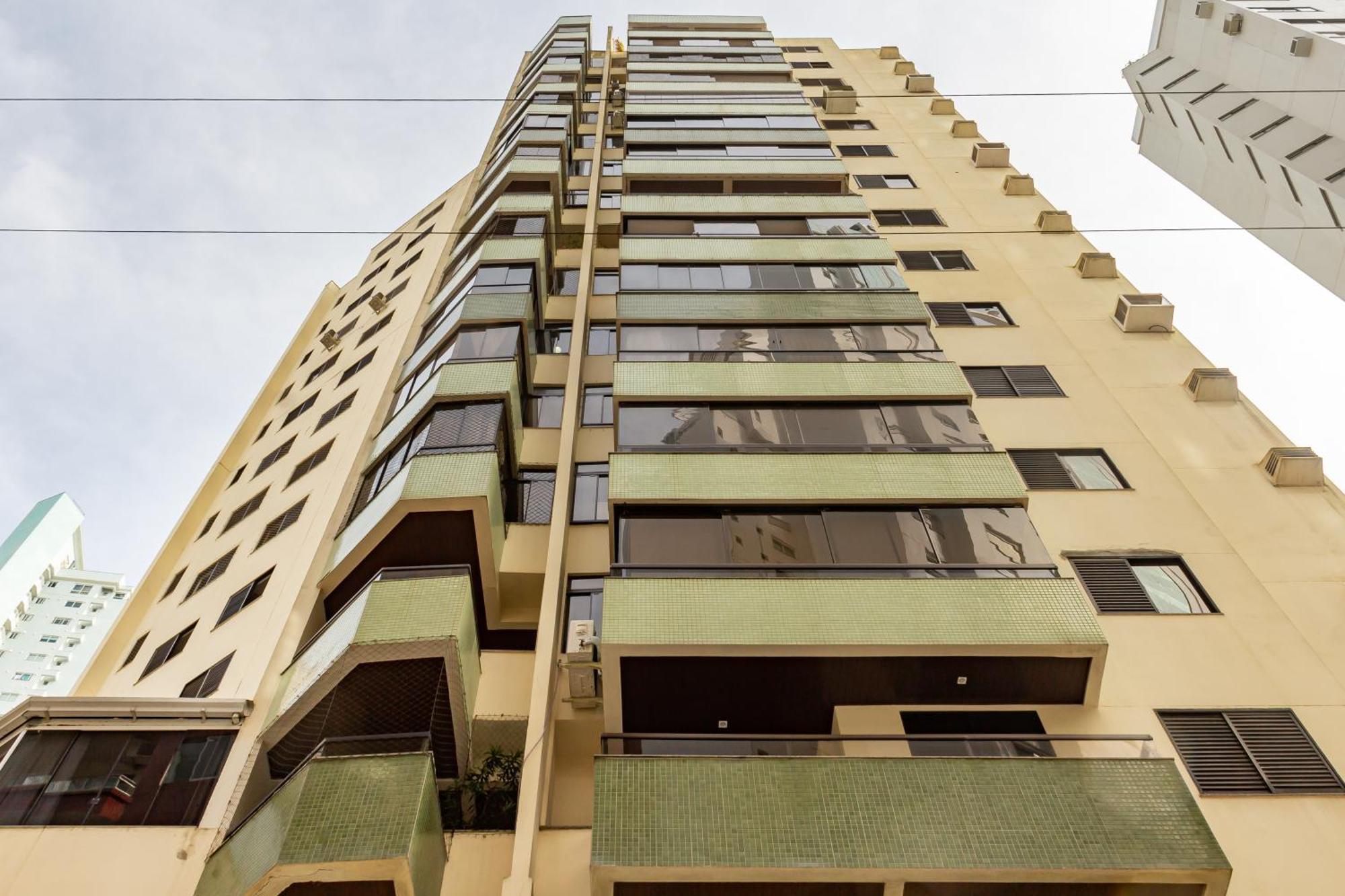 Apartamento Na Rua 3500, 50m Da Em P825 *
